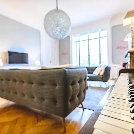 The Gorgeous Hyper Center Private Garden Appartement